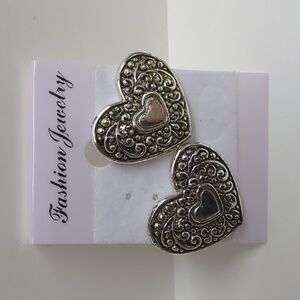 Heart-Shaped studded earrings
